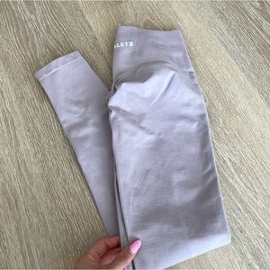 Alphalete | Soft Purple Amplify Leggings